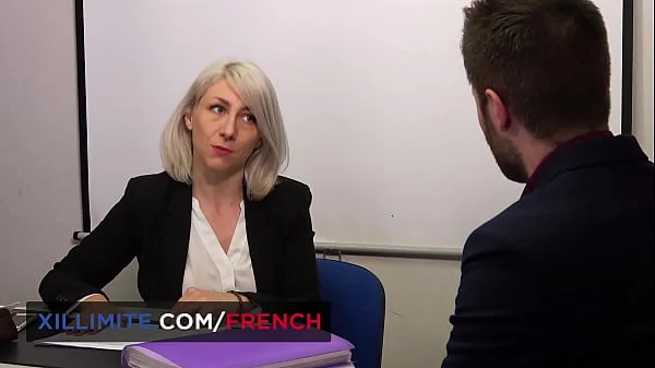 Blonde cougar wants it in the ass