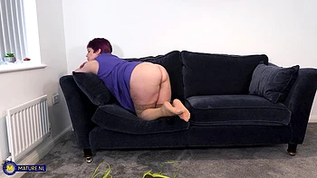 British Housewife Rachel Has A Footfetish And Gets Wet When She Plays With Her Own Feet