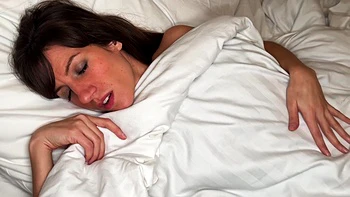 Jade, 25, accountant! - Jacquie et Michel TV