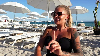 Prescilia and Carollina go to see one of the employees - Jacquie et Michel TV