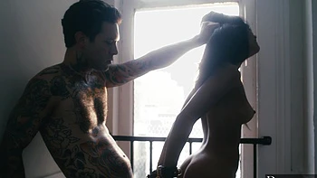 Small Hands and Scarlit Scandal in sensual interracial action