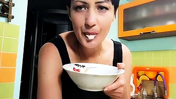 JuliaCrown - Disgust food cooking nasty Strudel