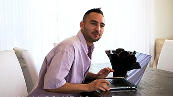 Tattooed Candy Scott Gives Satisfying Footjob Before Sex