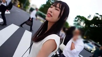 スレンダー美女がピンク美乳を愛撫されて男の乳首舐めとフェラのラブラブエッチ