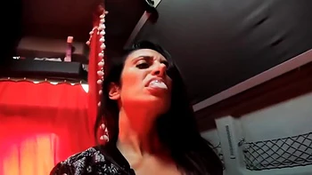 glory pompe un routier dans sa cabine