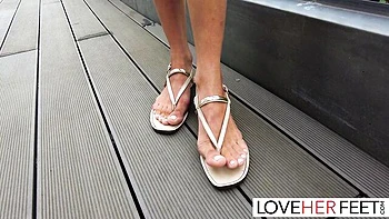 Glamorous lover at footjob dirt