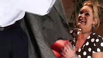 Watch crazy queen's action