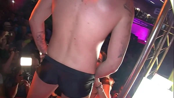 Carolina Abril follándose un pollón en público