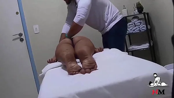 massagista tocou nos lugares certo e fez a cliente gozar que acabou fodendo com ele.