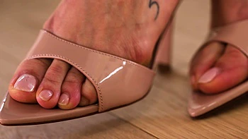 Redhead Babe Audrey Reid Fucked After Feet Worshipping