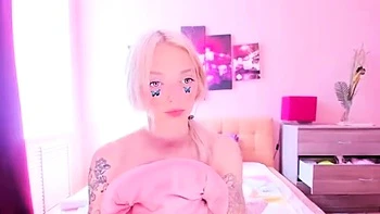 CLOSE UP OF TEENS PARADISE