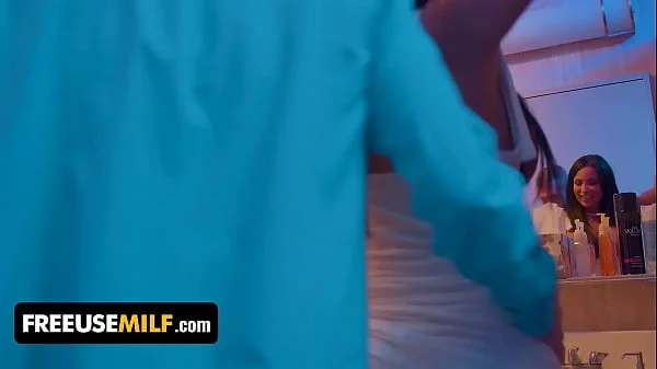 FreeUse Milf - Hot Bathroom Attendant Gave Club-Goers Extra Special Treatment They Will Never Forget