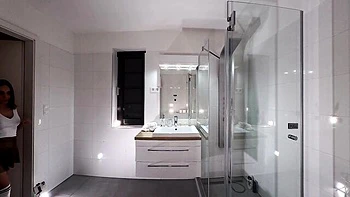 Watch brilliant courtesan's scene