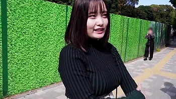 キュートなムチムチGカップ巨乳美女がラブラブキスして手コキフェラとパイズリ