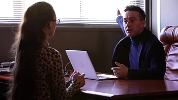 Julia loves to be watched... - Jacquie et Michel TV