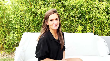 Dosynophia, 25 years old, saleswoman! - Jacquie et Michel TV