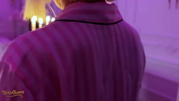 Blondes Greta Foss & Vera Jarw Shares Mr. Texas's Thick Cock