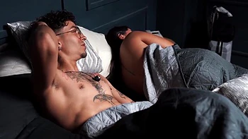 Minha madrasta colombiana mama meu pau e engole meu leite