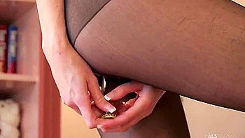 Bottle-service Hailey Young Masturbation Video