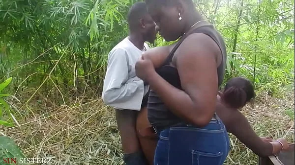 THEY CAUGHT US IN THE BATHROOM AS I TAKE MY BOYFRIEND TO FUCK ME HARDCORE