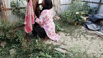 Desi Bhabhi Fucked Hard Outdoors with Big Tits and Ass