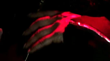 MILF negra com peitões dança e provoca