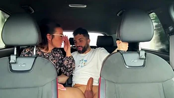 on se fait le pari de baiser au car wash