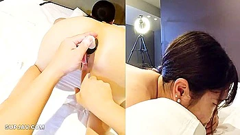 Азиатская молодая ангелочек сосет и получает БДСМ трах