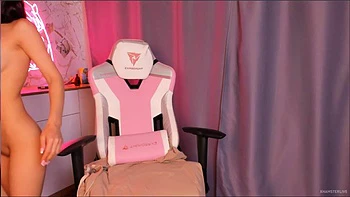 Asiatisches Babe masturbiert mit Toys und Handjob