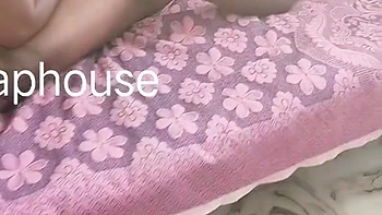 Femme au foyer indienne baise le livreur de gaz