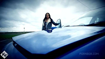 Stud Helps A MILF In Need And Gets Rewarded With A Shag