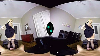 Chica rubia VR hace mamada y monta con tetas grandes