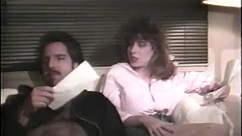 Пышногрудая брюнетка сосёт и лижет в миссионерской позе