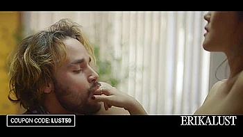 Erika Lust baise le livreur à la bouche et au cul