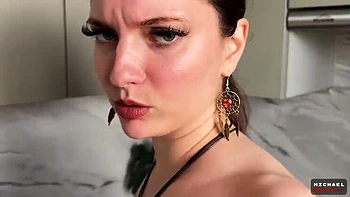 Stiefschwester Vika Lita bekommt roughen Blowjob & großen Cumshot