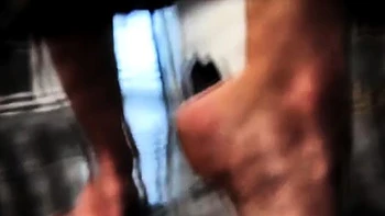 Maitresse Julia zeigt, wie du als nützlicher asiatischer Sklave dienst