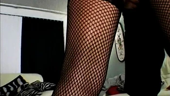 Busige Milf Angelica Sin lutscht großen Schwanz auf Knien