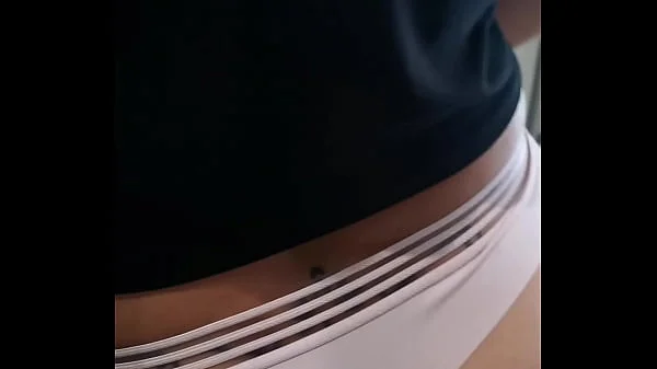 Torno a casa in pausa pranzo e trovo mia cognata mezza nuda me la scopo e gli faccio bere la mia sborra