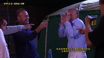 Cocu regarde sa femme se faire baiser fort