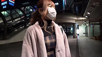 Baisers langue profonde d'une bombe asiatique