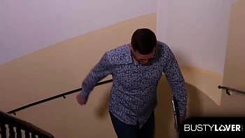 Busty Blondine Camgirl Dominno vom Nachbarn hart gefickt