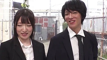 Spielzeug dröhnt tief in ihre Fotze