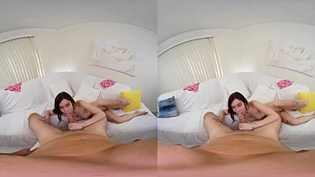 Venus Vixen chupa pau grande e cavalga forte