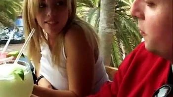 Подростки сосут и трахаются наездницей и миссионером