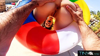 Graceful Rose magrinha fodida no exterior