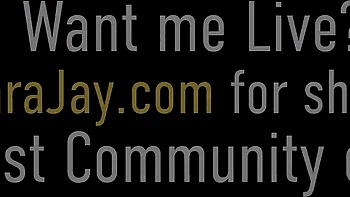 Sara Jay et Harmonie Marquis baisent avec grosses nichons et cul