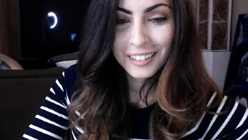 Amatrice aguiche à la maison