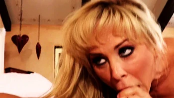 Cherie Deville fode a madrasta forte e profundo