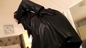 Кожаный JOI с милф Лизой - винтажное фетиш-соло