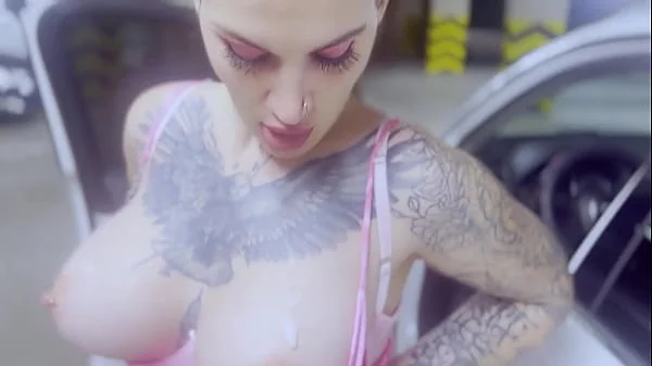 Instagram model sucked a dick to a fan in the parking lot of the mall